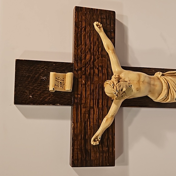 Vintage Cast Metal & Wood Crucifix Holy Spiritual Religious Cross - Picture 2 of 16